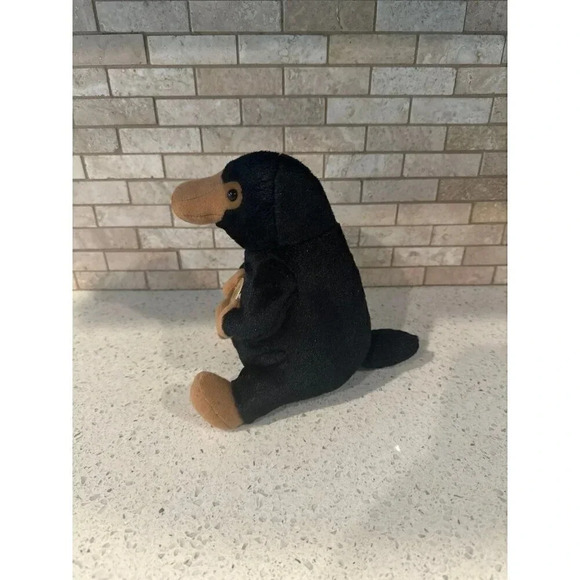 Warner Brothers 8" Plush Fantastic Beasts Baby Niffler Harry Potter Coin b12 - Picture 2 of 4